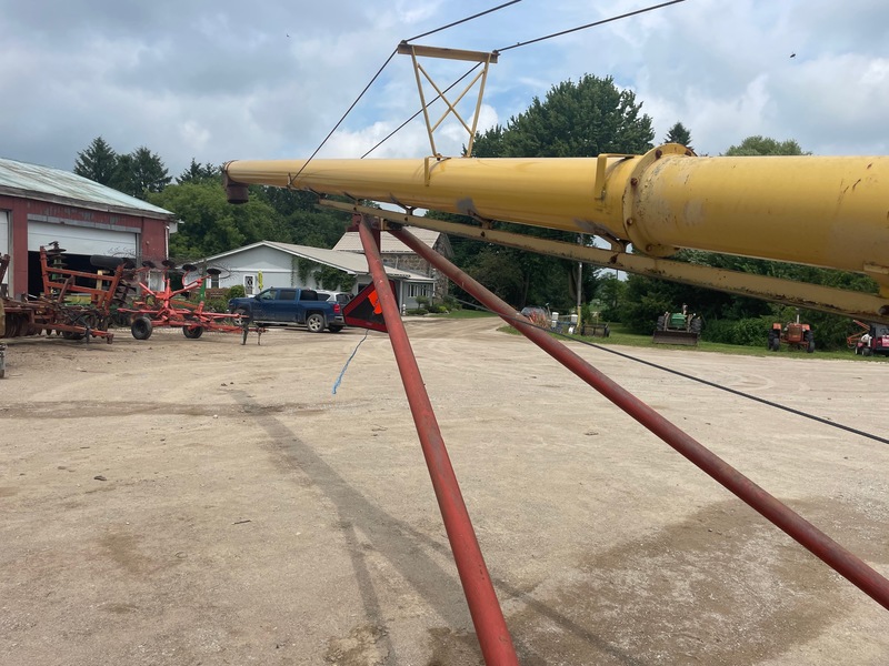 Augers/Conveyers  Westfeild Auger With Swing Auger - Hydraulic Lift - 10" x 51' Photo